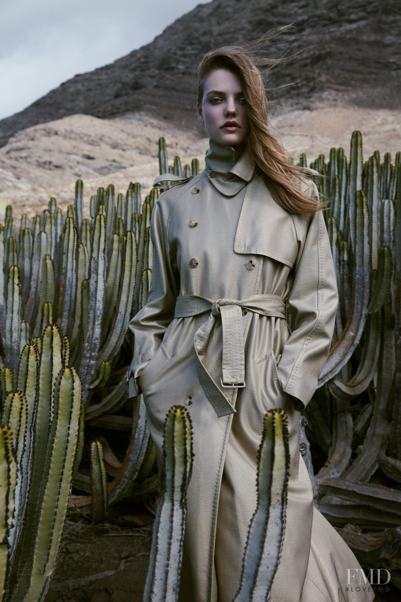 Roos Abels featured in Roos Abels, September 2017