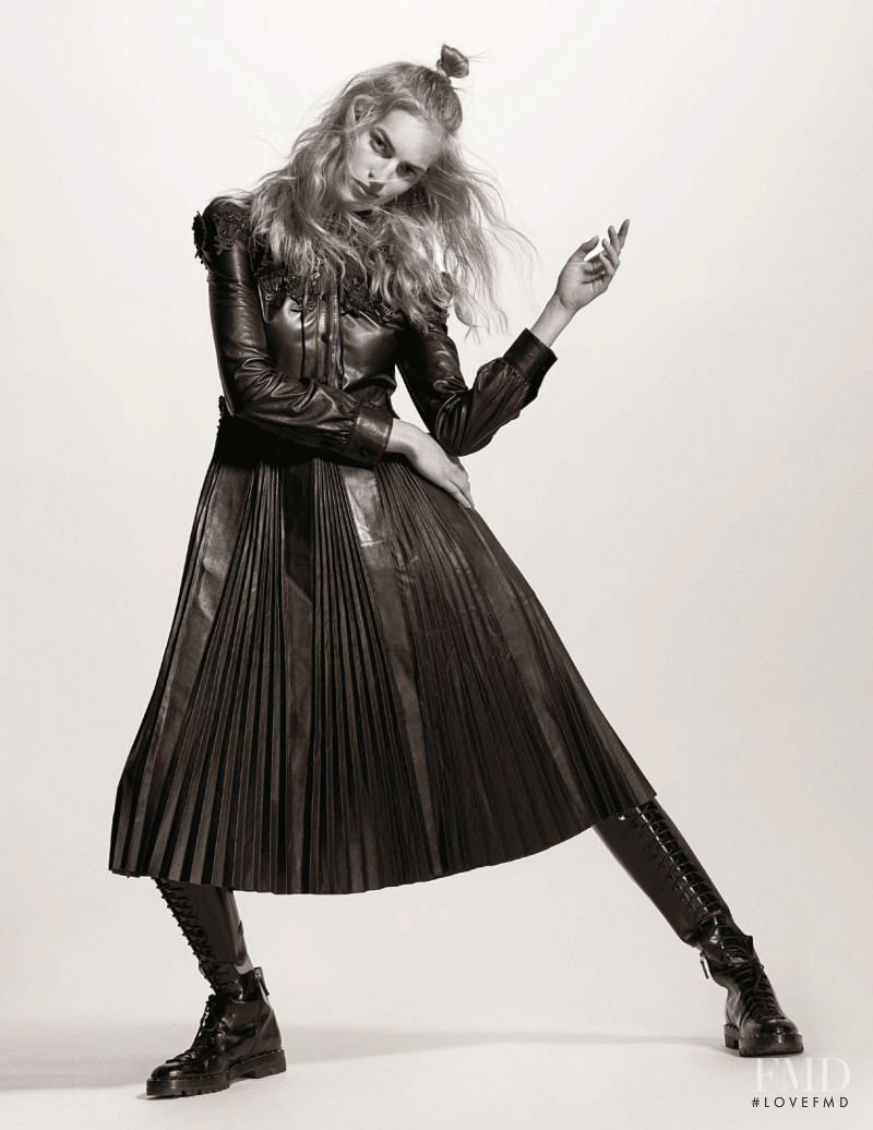 Vanessa Axente featured in Elegance Cosmique, August 2017