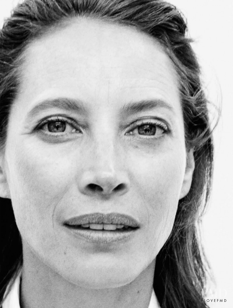 Christy Turlington featured in Run Of Life, October 2017