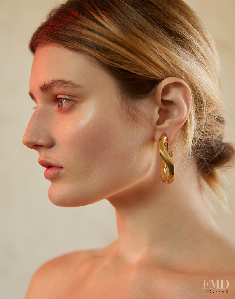Olivia Jansing featured in Claudia Li, November 2016