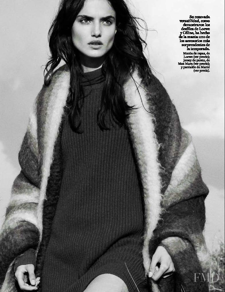 Blanca Padilla featured in Corazon salvaie, October 2017