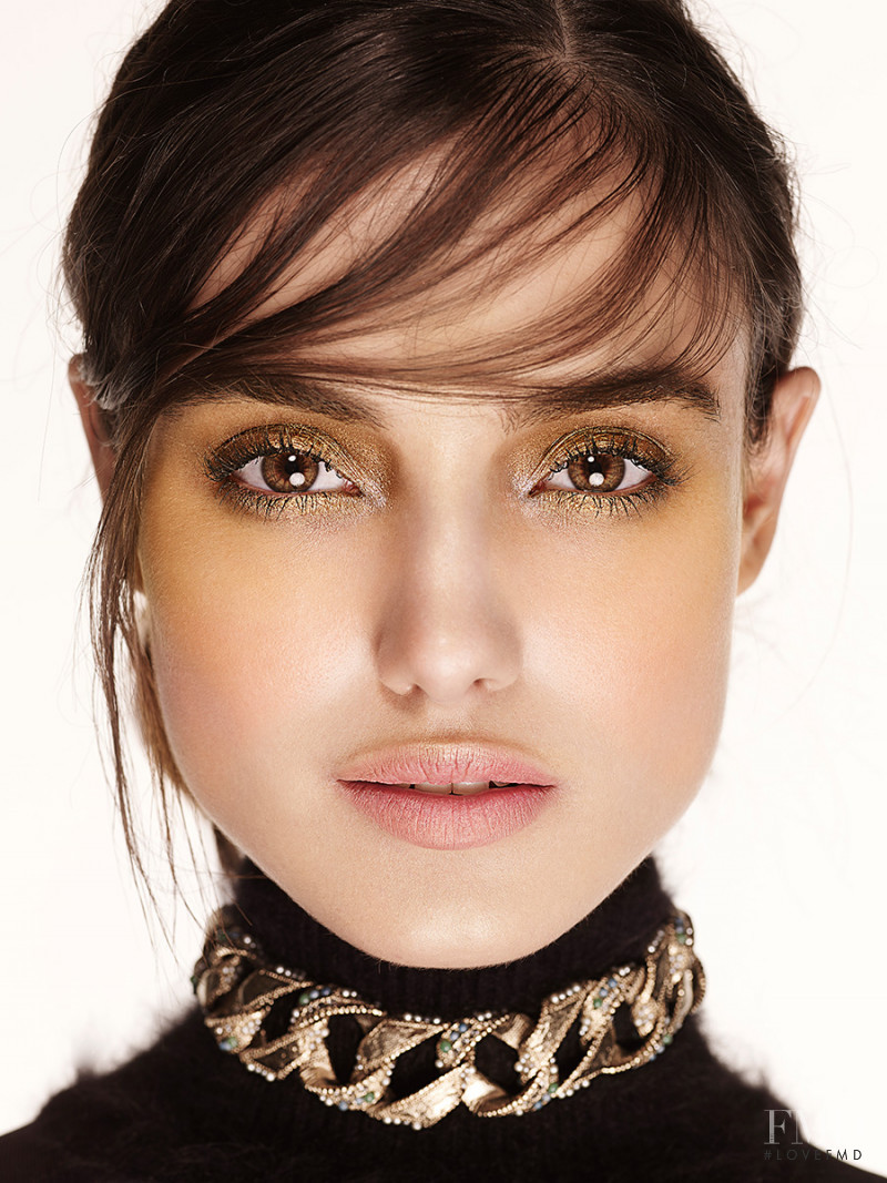 Blanca Padilla featured in Miradas Que Se Hacen Notar, January 2016