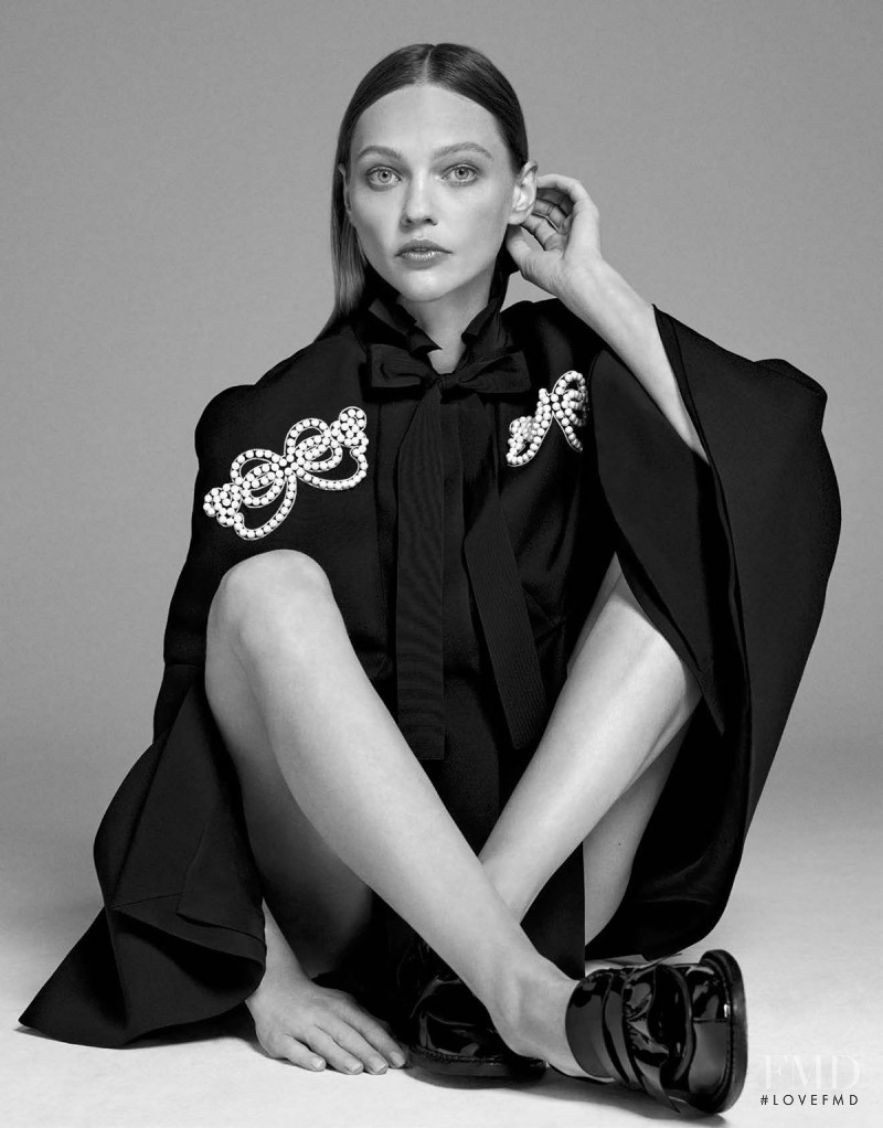 Sasha Pivovarova featured in Vida Neutra, November 2017