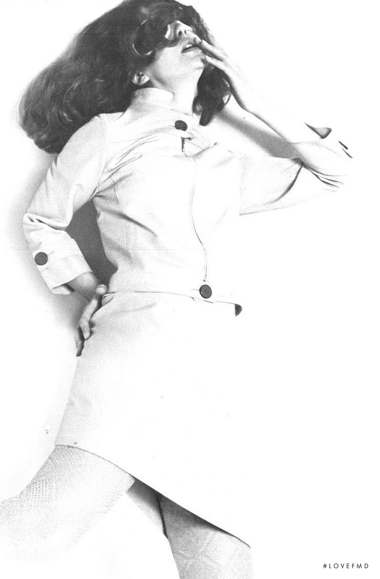 Donna Mitchell featured in Il Piccolo Tailleur in Tessuti Leggeri, April 1967