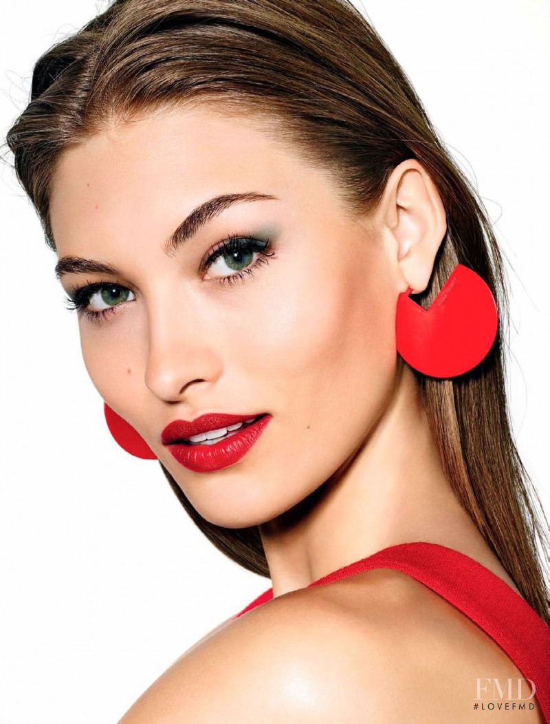 Grace Elizabeth featured in De Menos A Mas, May 2017