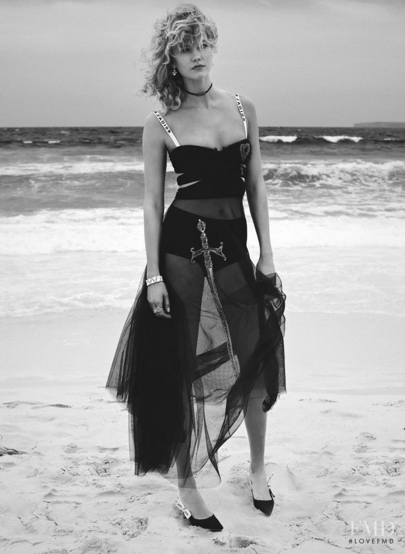 Karlie Kloss featured in Karlie Kloss, April 2017