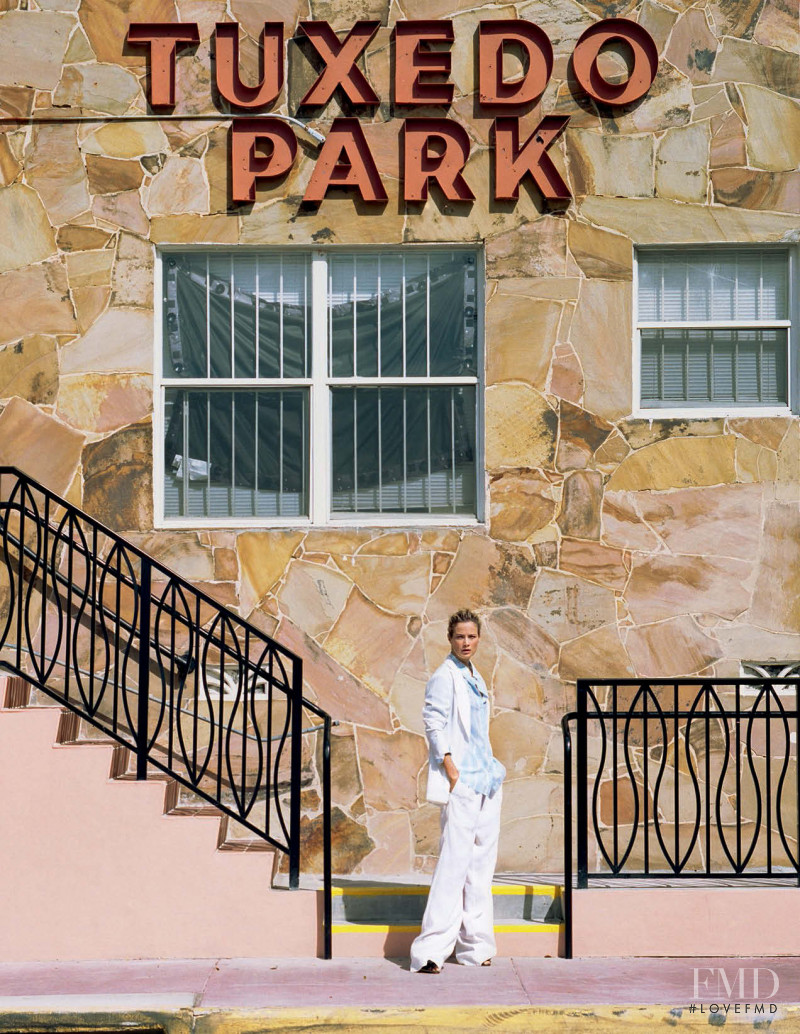 Carolyn Murphy featured in Carolyn Murphy, April 2015