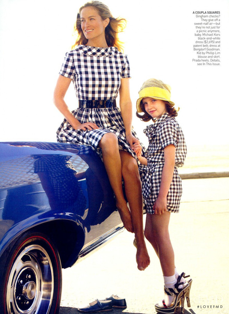 Carolyn Murphy featured in Supermom, January 2009