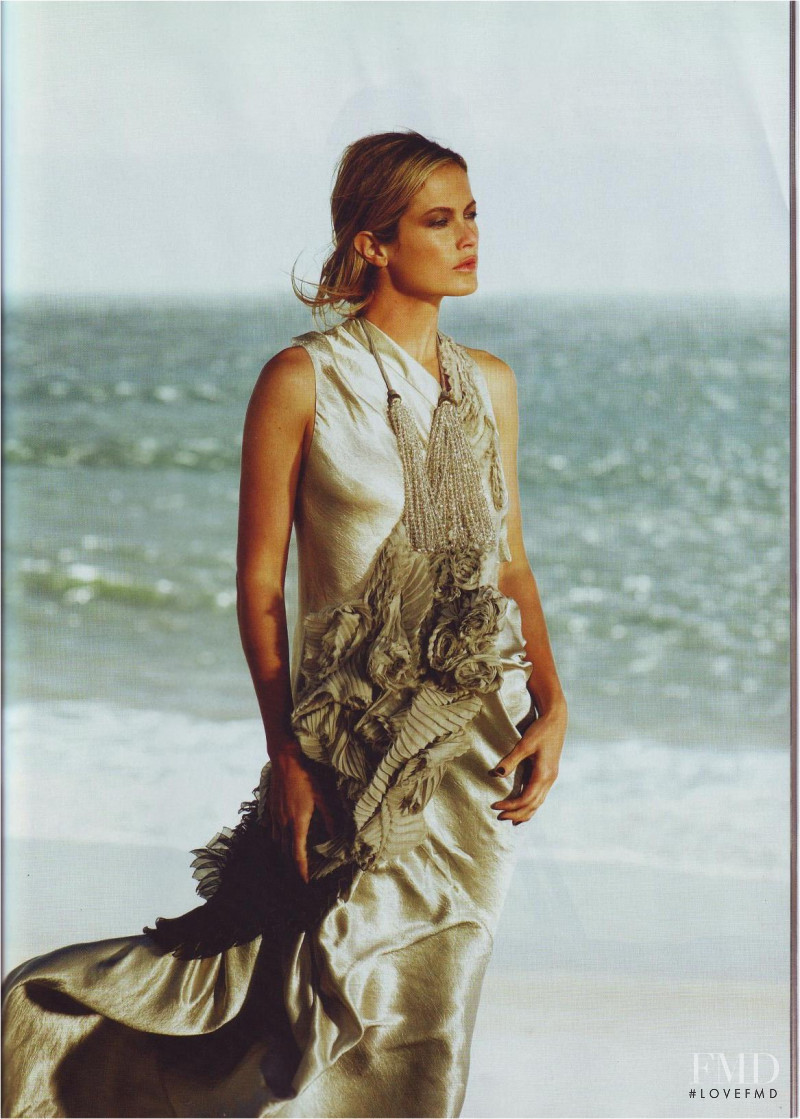 Carolyn Murphy featured in New York Trends: Sultry Silhouettes , July 2008
