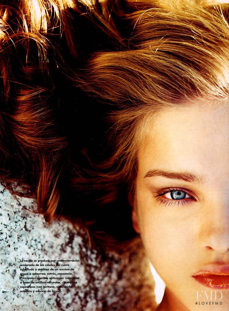 Natalia Vodianova featured in En El ParaÃ­so, June 2001