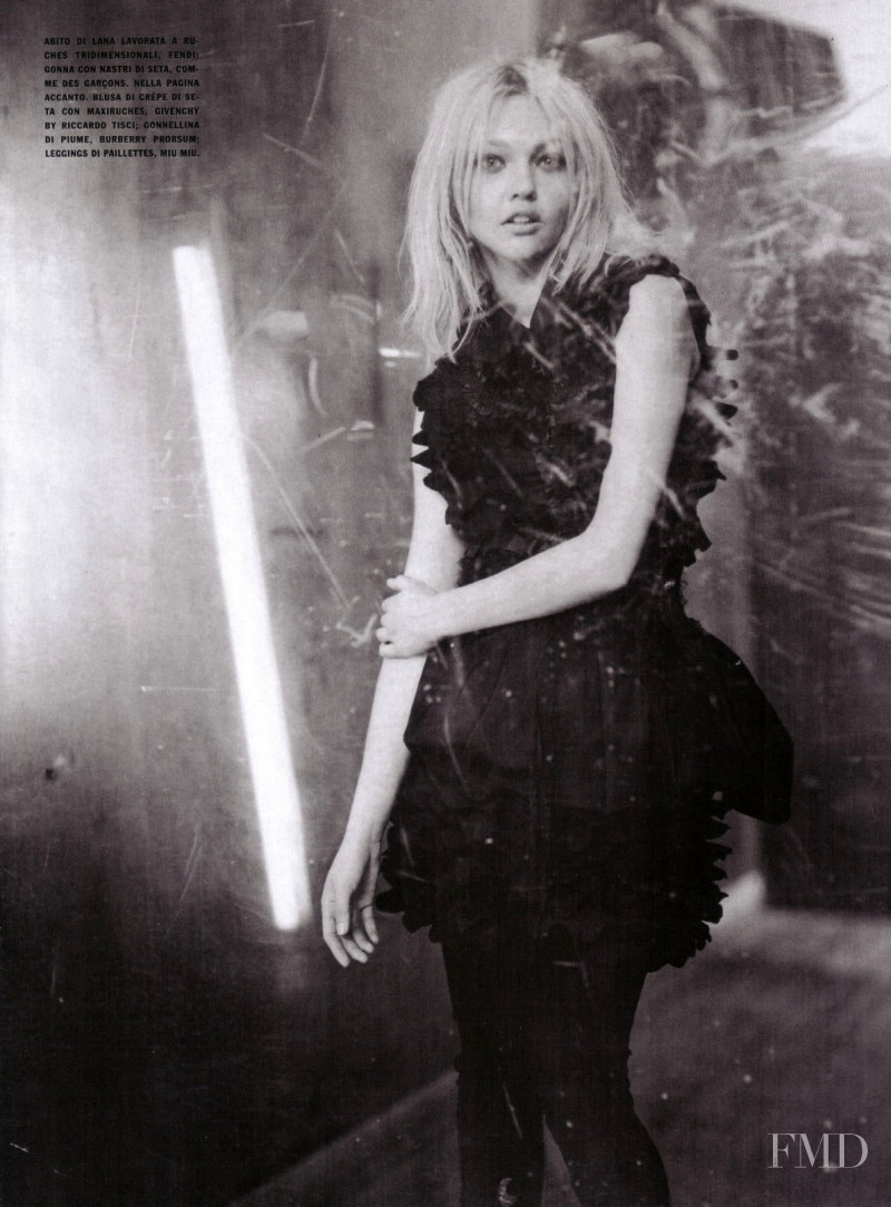 Sasha Pivovarova featured in Singular Way, October 2008