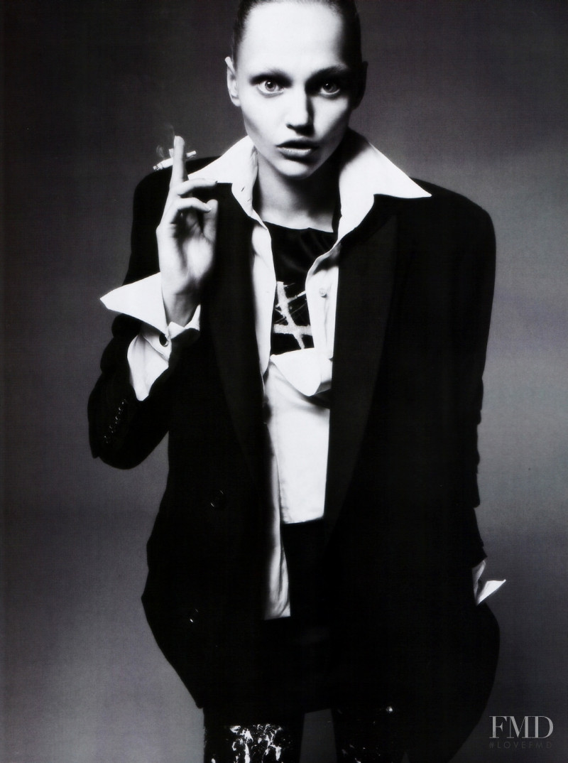 Sasha Pivovarova featured in Femmes dâ€™envergare, September 2007