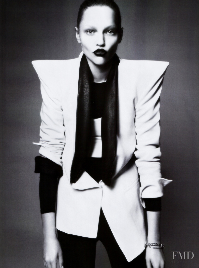 Sasha Pivovarova featured in Femmes dâ€™envergare, September 2007