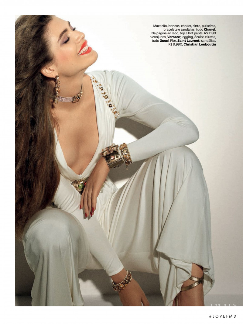 Valentina Sampaio featured in V De Vitoria, December 2017