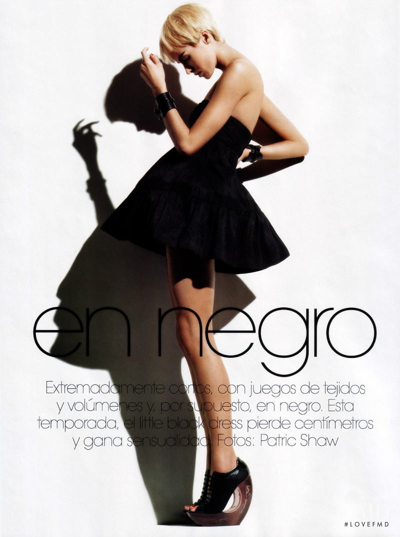 Valentina Zelyaeva featured in En Negro, March 2007