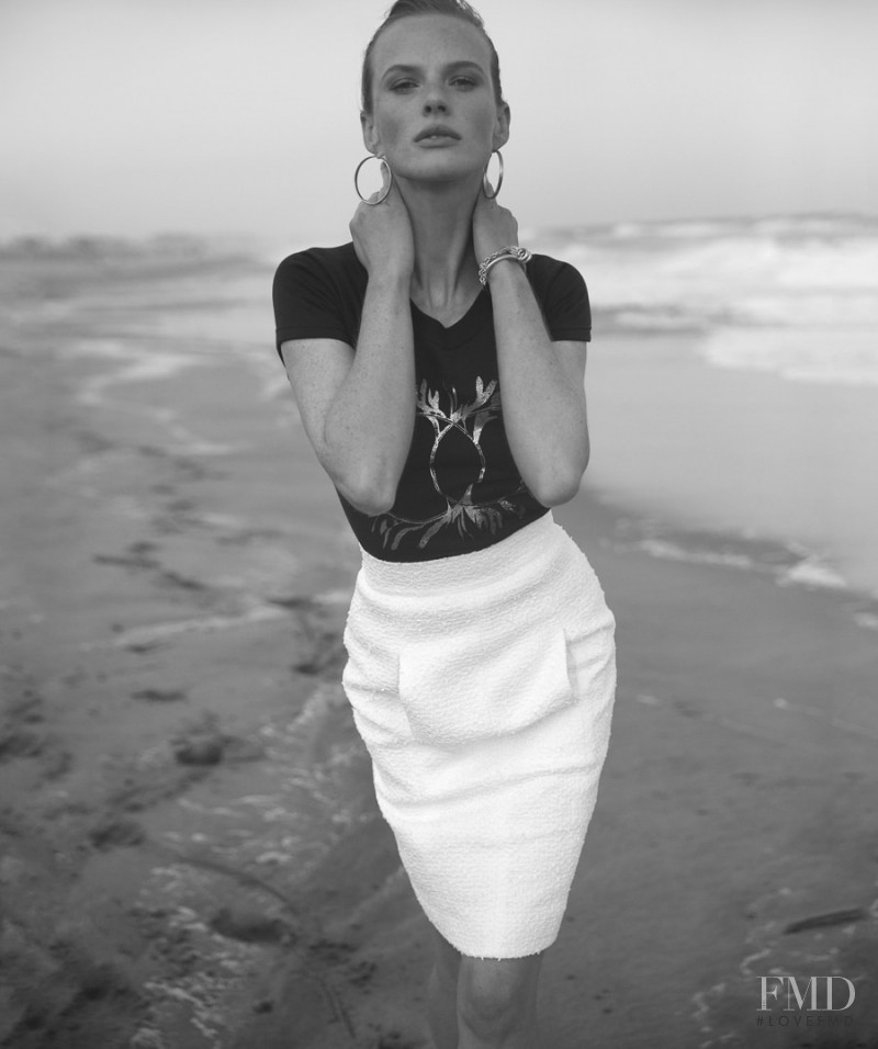 Anne Vyalitsyna featured in Verano Blanco, March 2018