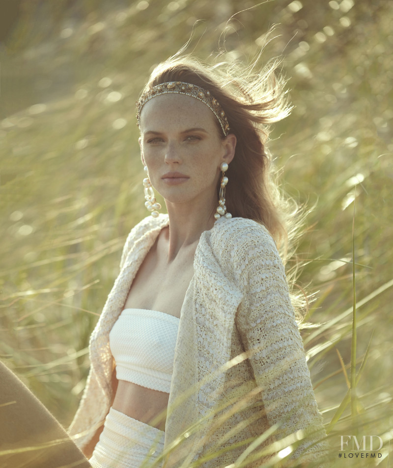 Anne Vyalitsyna featured in Verano Blanco, March 2018