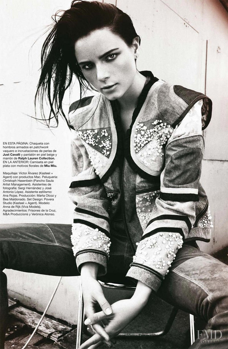 Anna de Rijk featured in Resaca Punk, June 2011