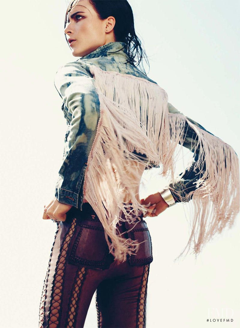 Anna de Rijk featured in Resaca Punk, June 2011