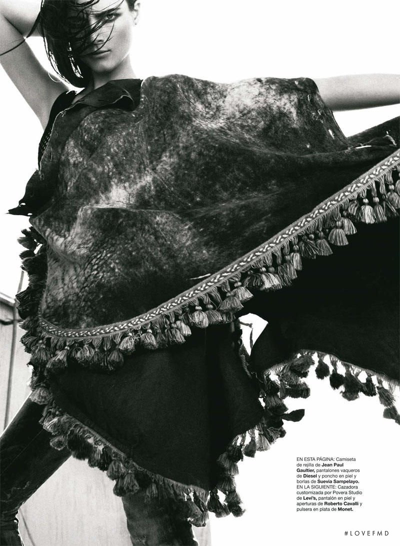 Anna de Rijk featured in Resaca Punk, June 2011