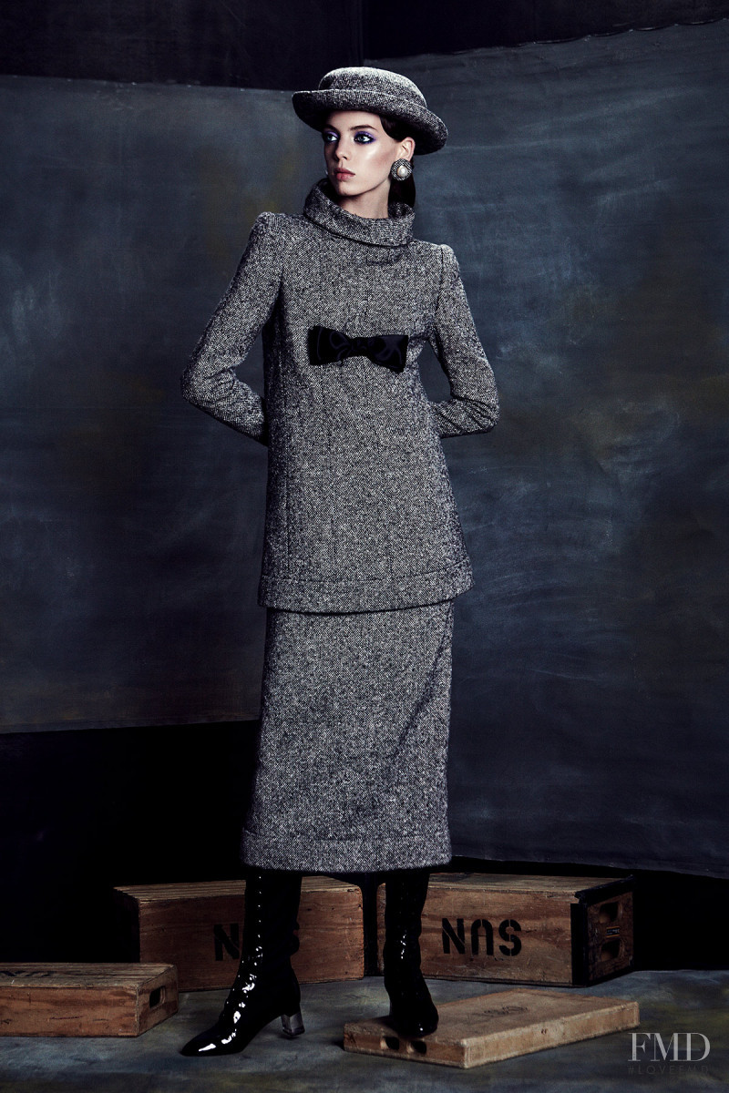 Mariana Zaragoza featured in Chanel Alta Costura Otoño Invierno 2017, November 2017