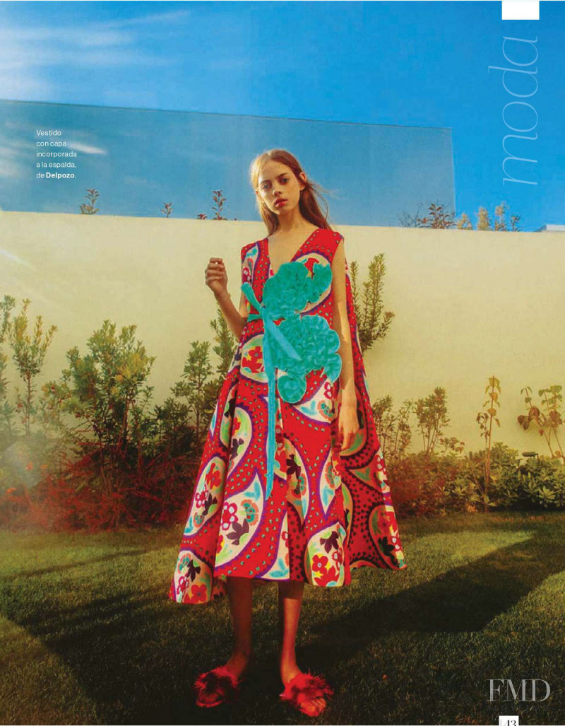 Mariana Zaragoza featured in La primavera, según Delpozo, March 2018