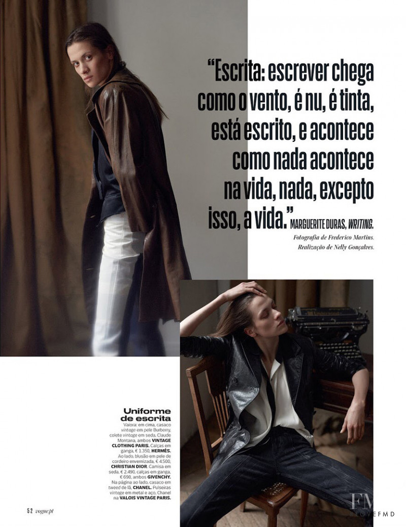 Uniforme de escrita, April 2018