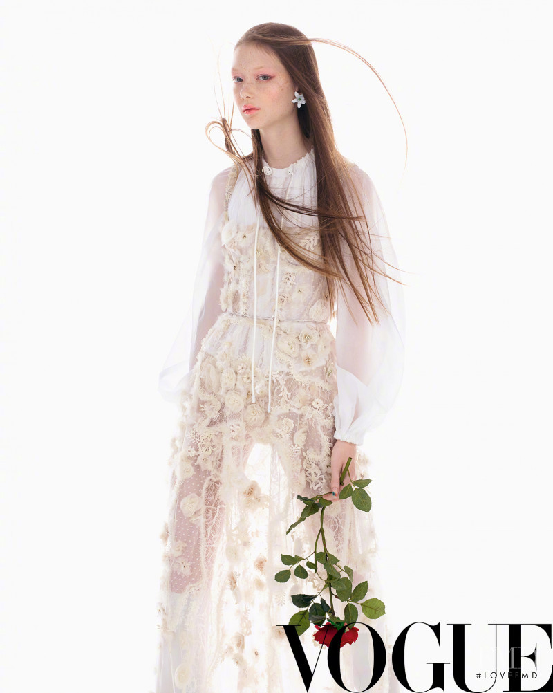Sara Grace Wallerstedt featured in Flora, May 2018