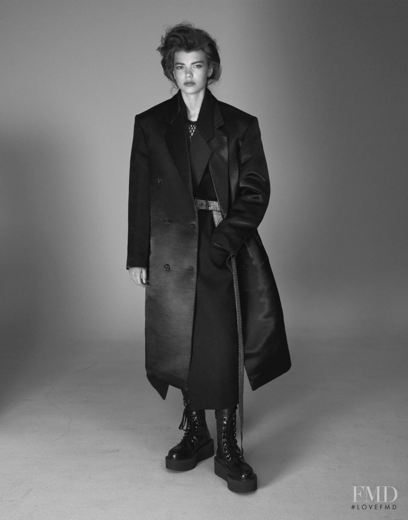 Mathilde Henning featured in david sims fotografa la nuova promessa delle passerelle, September 2017