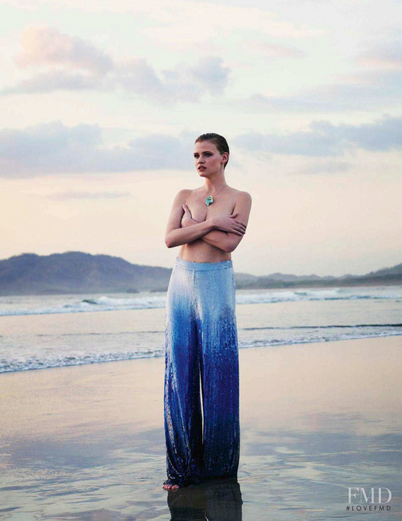 Lara Stone featured in Escuela De Sirenas, May 2018