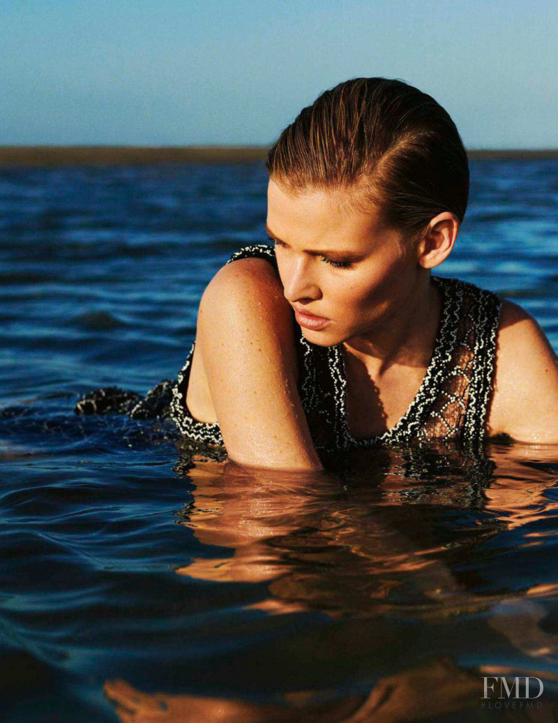 Lara Stone featured in Escuela De Sirenas, May 2018