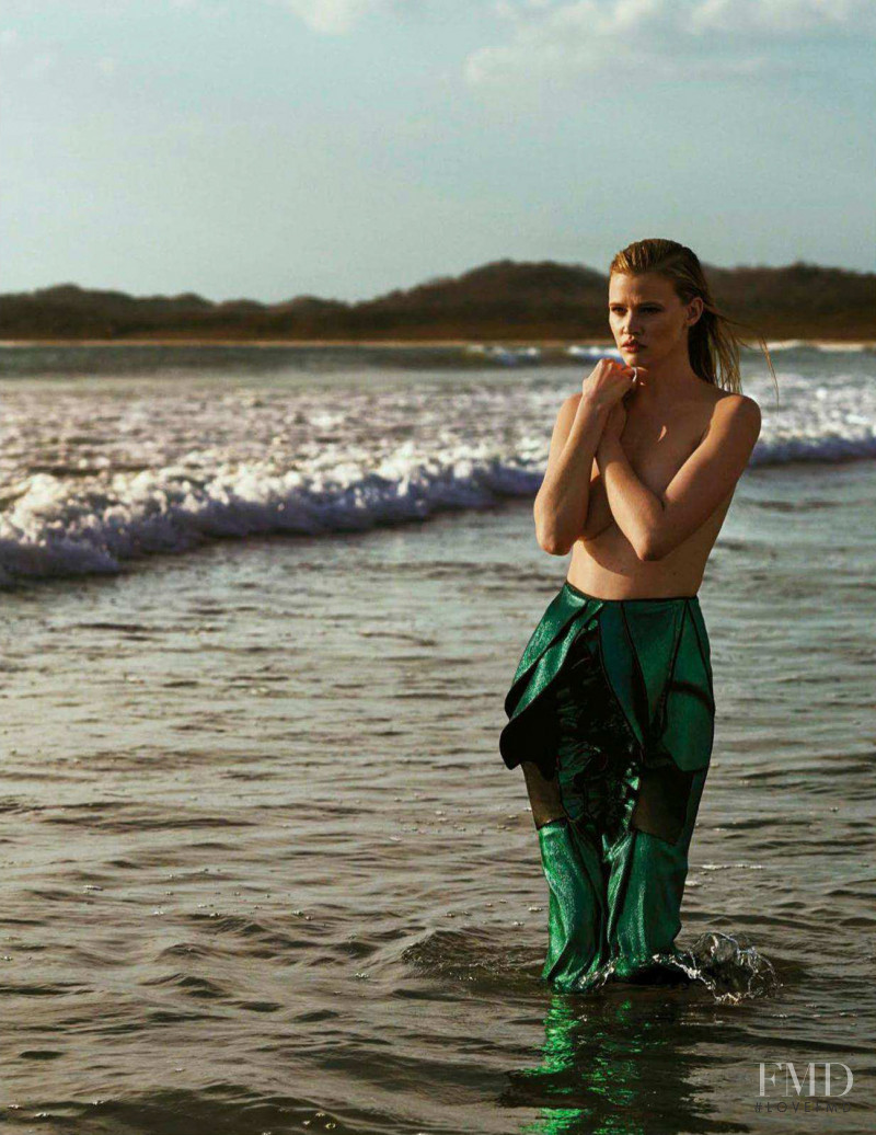 Lara Stone featured in Escuela De Sirenas, May 2018