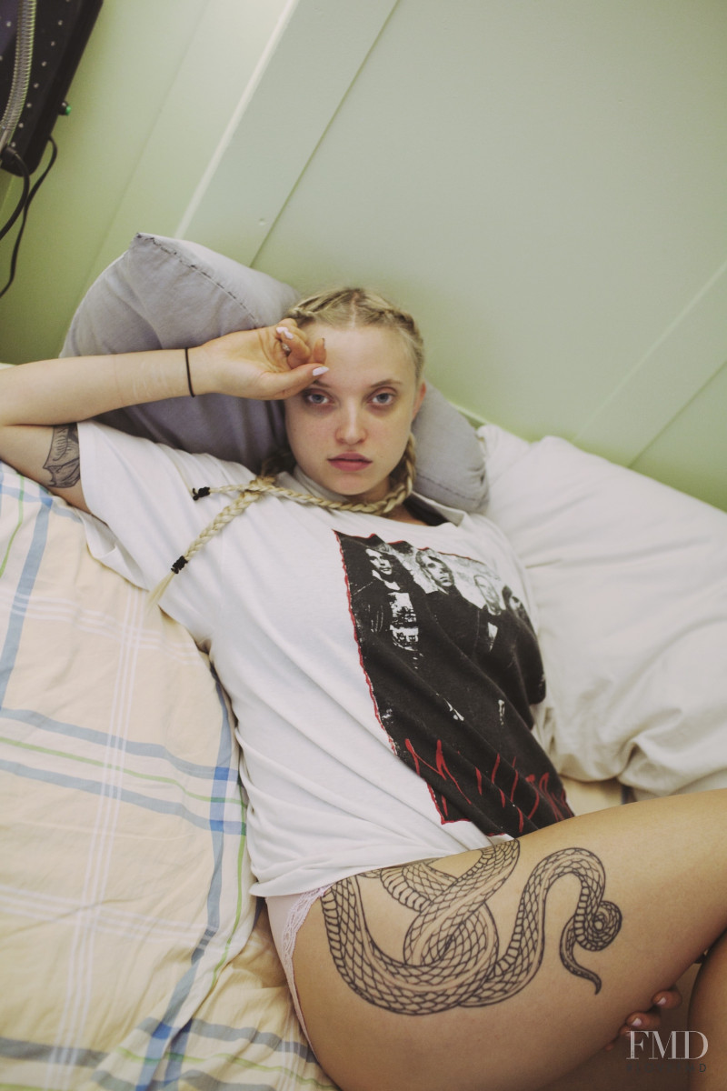 They Woke Up Like This: 10 Creative Women In Bed, October 2015