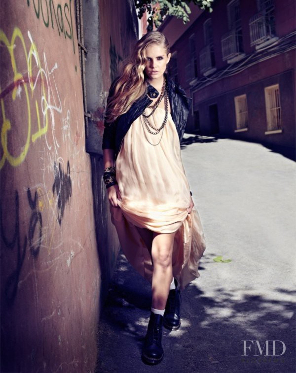 Luna Castilho featured in Urban Grunge, October 2010