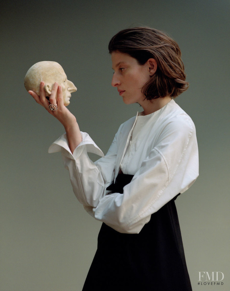 Jennae Quisenberry featured in La marionnettiste, July 2017