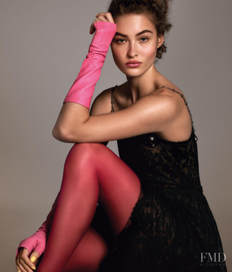 Grace Elizabeth featured in How To Play With Silhouettes This Season, August 2018