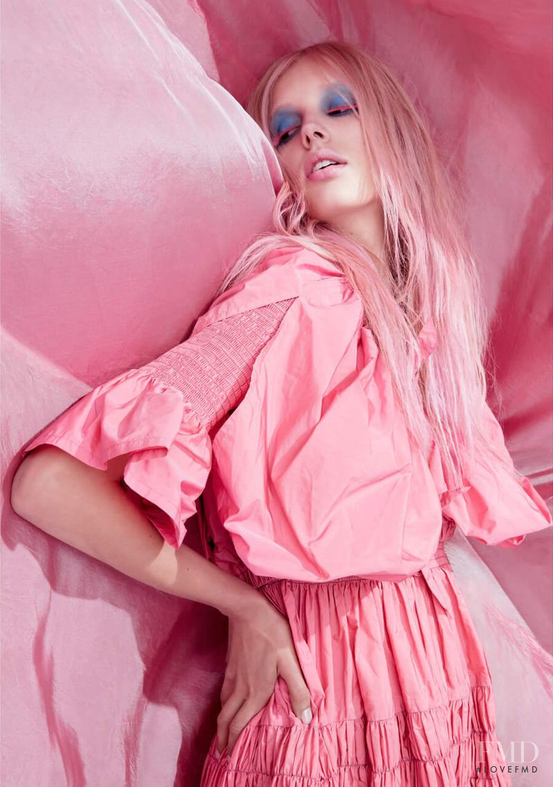 Jessie Bloemendaal featured in Beauty, October 2018