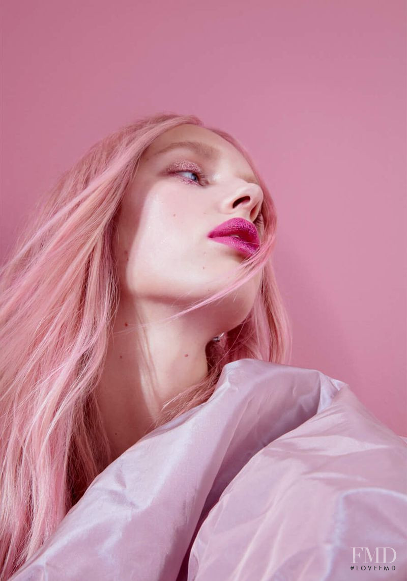 Jessie Bloemendaal featured in Beauty, October 2018