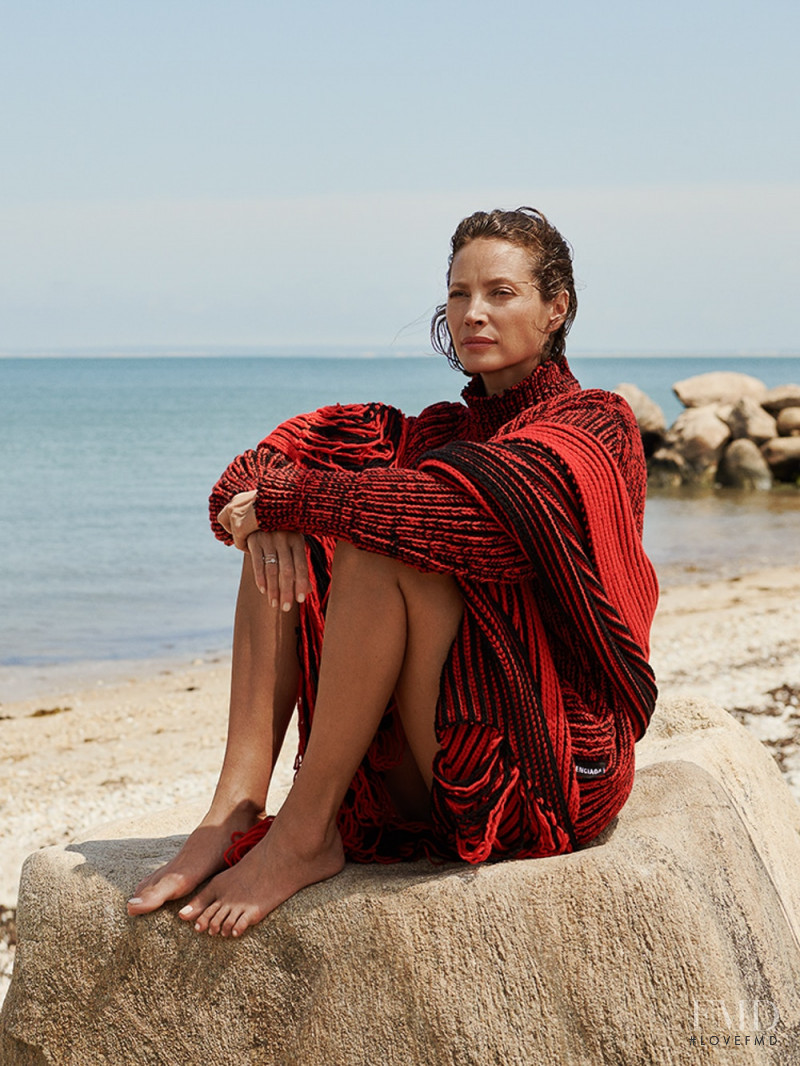 Christy Turlington featured in Maternal Sunshine, October 2018