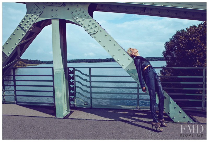 Carmen Kass featured in Al Asalto, September 2012