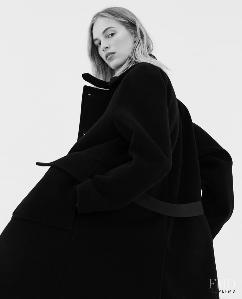 Vanessa Axente featured in Al Abrigo De La Moda, November 2018