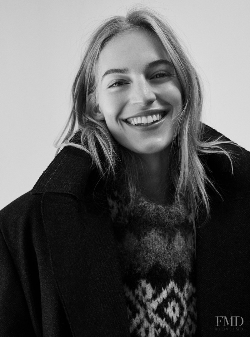 Vanessa Axente featured in Al Abrigo De La Moda, November 2018