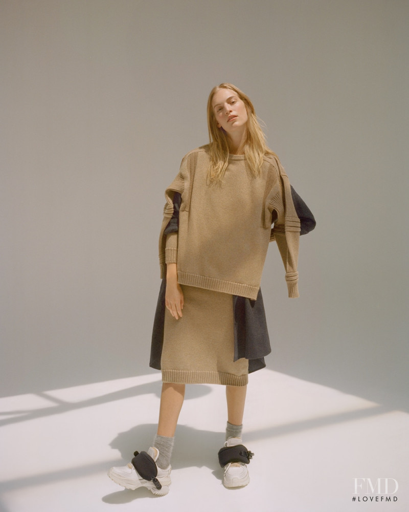 Vanessa Axente featured in Al Abrigo De La Moda, November 2018