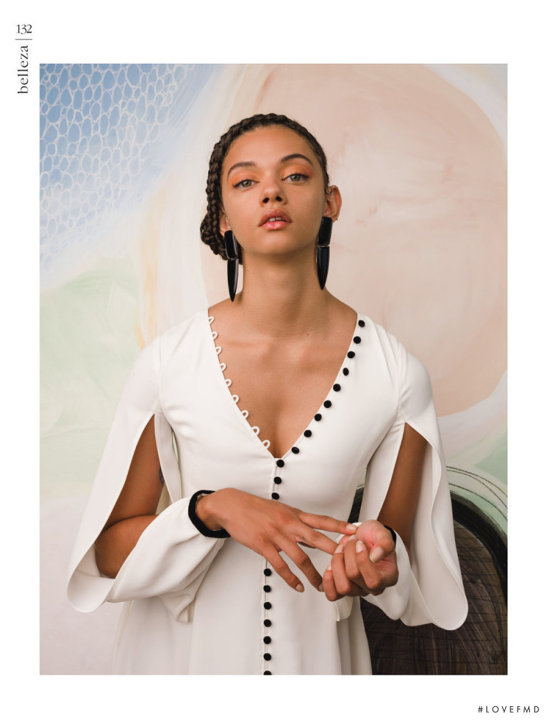 Marina Nery featured in Up do\'s, October 2018