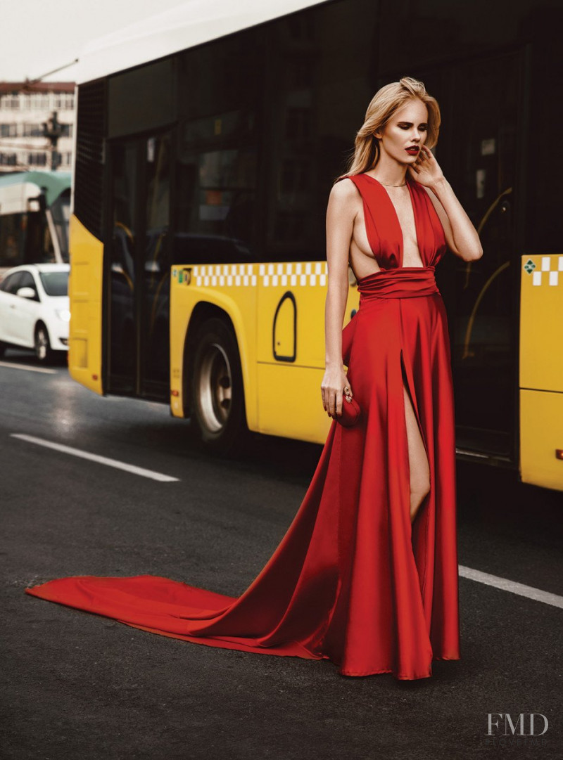 Anna Albrekht featured in Kirmizili Kadin, December 2015
