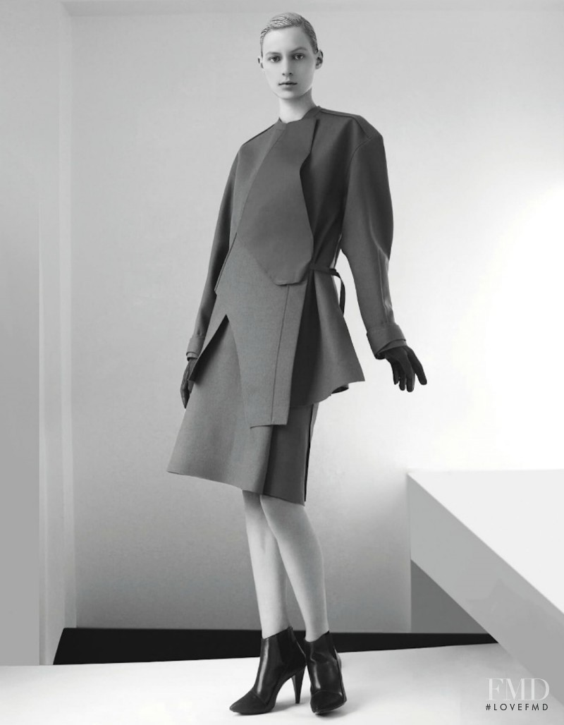 Julia Nobis featured in Graphique, September 2012