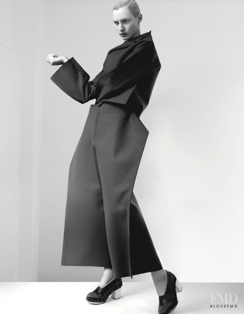 Julia Nobis featured in Graphique, September 2012