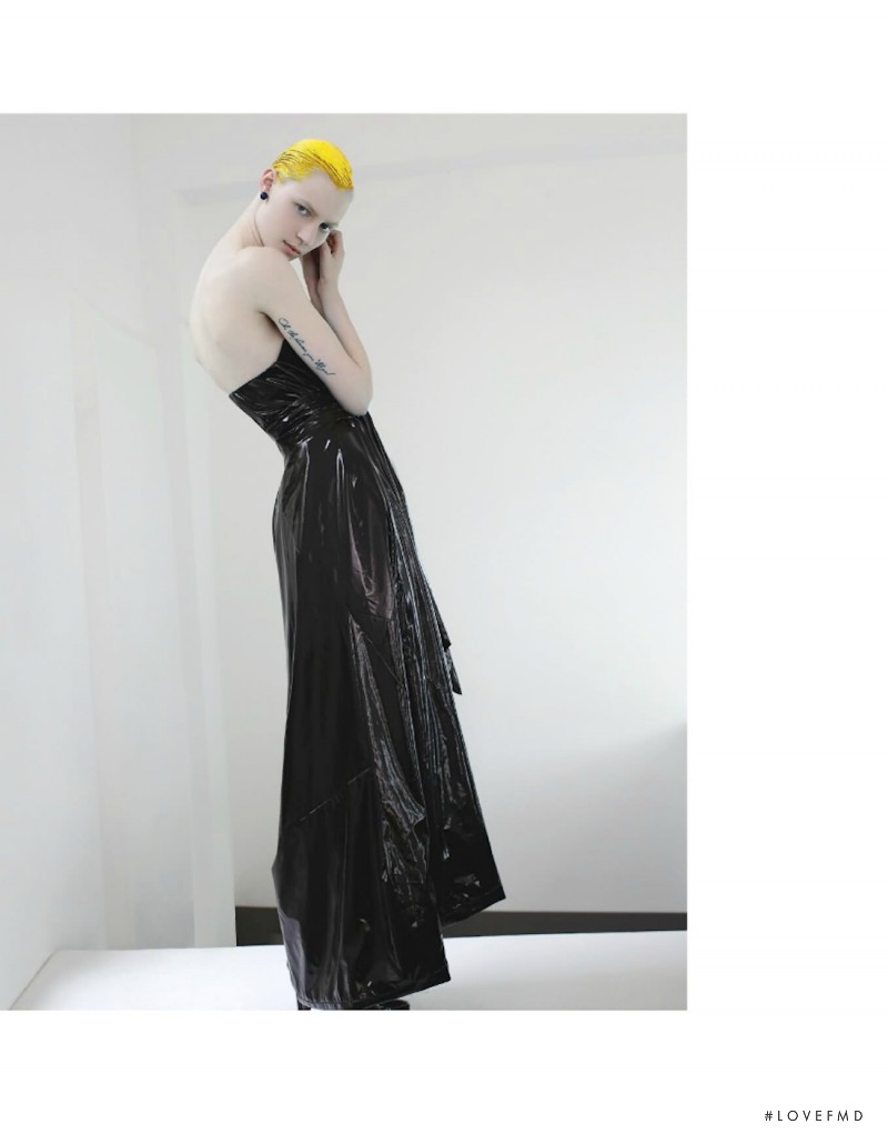 Julia Nobis featured in Graphique, September 2012