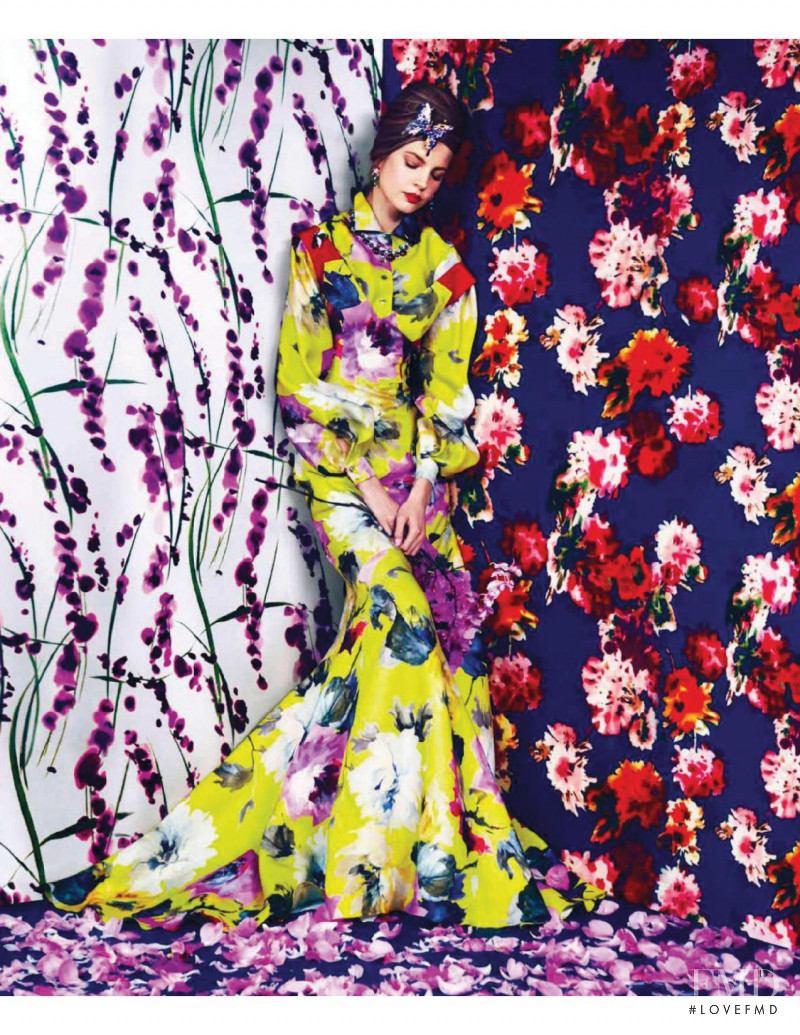 Elisabeth Erm featured in Prints De La Temporada, April 2014