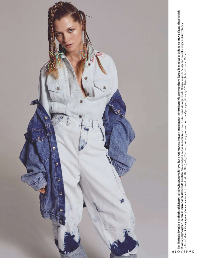 Hana Jirickova featured in Loco De Atar, March 2019